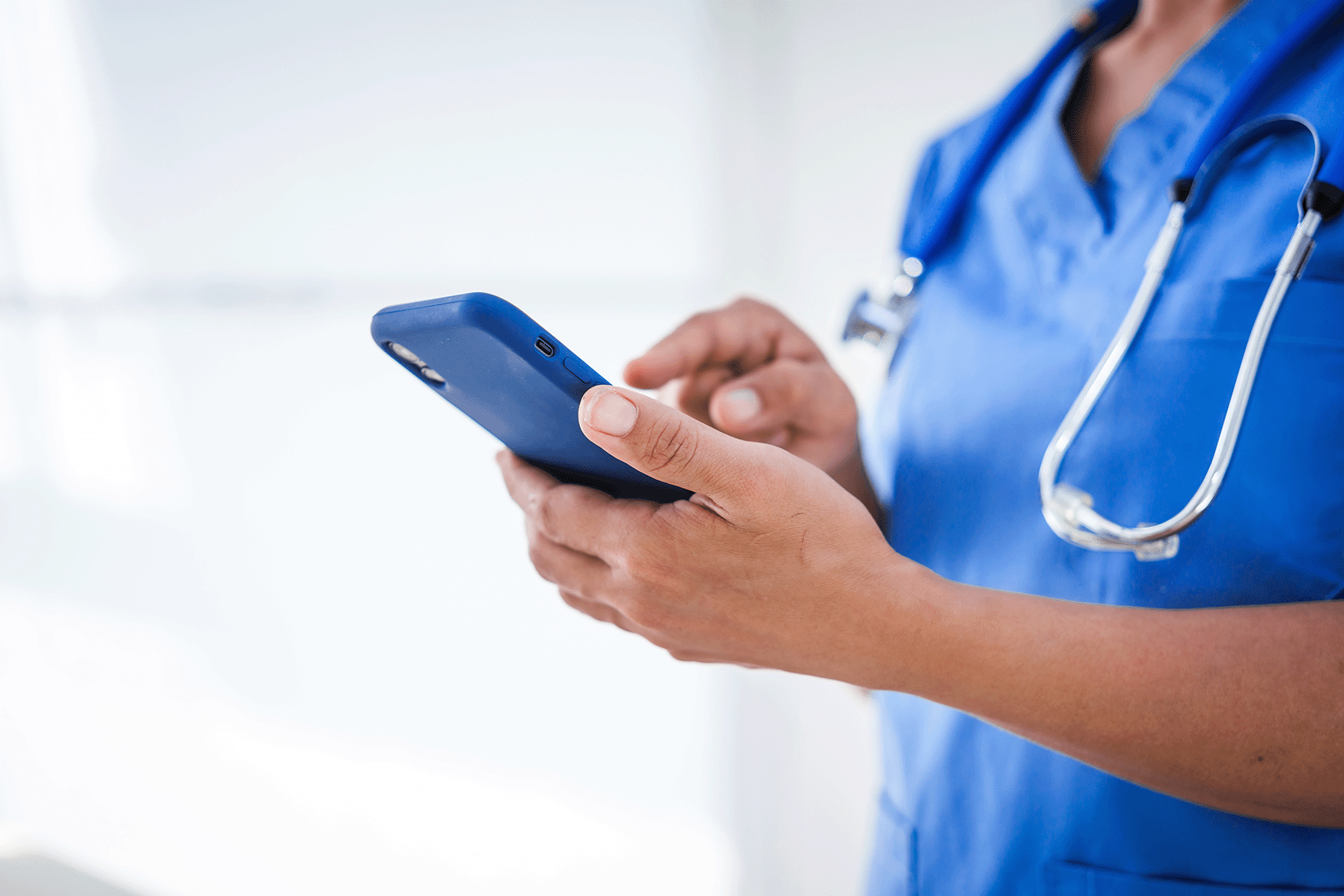 healthcareworkerphone@0.25x